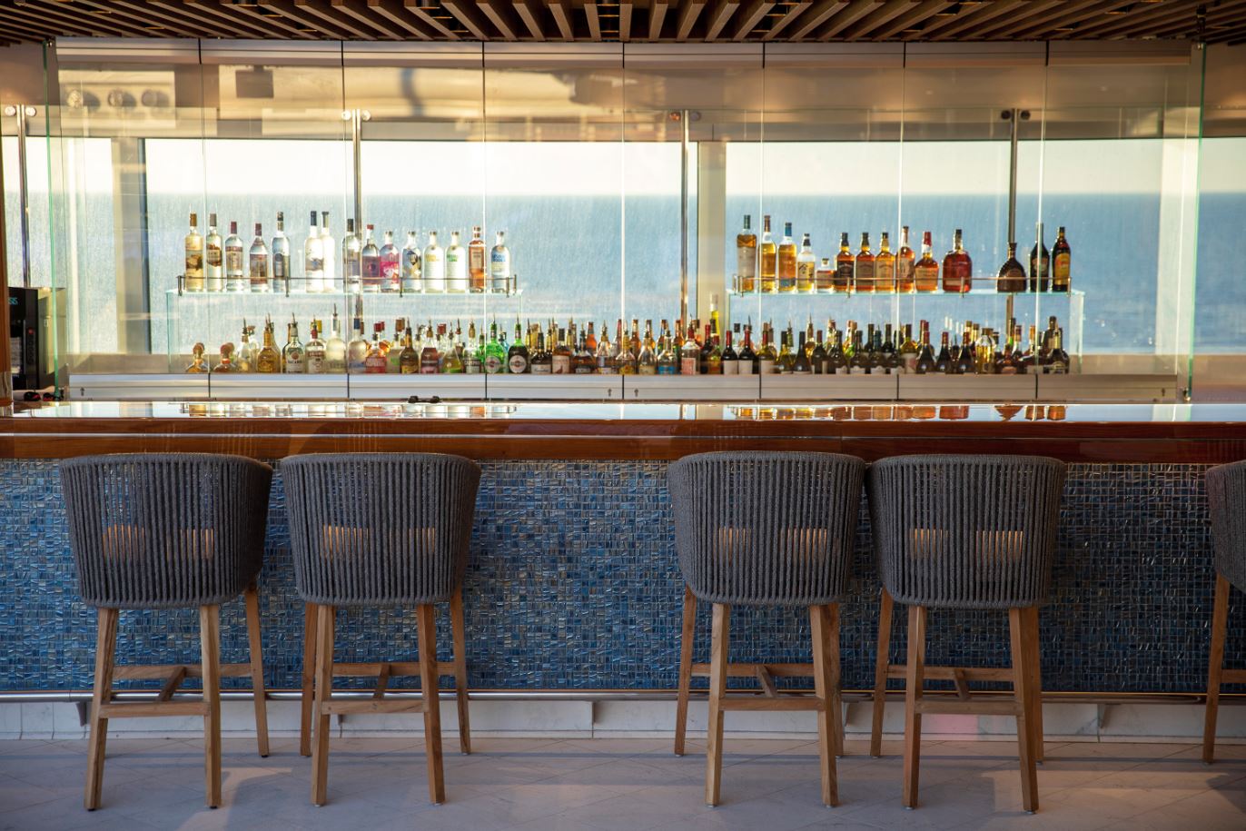 Seven Seas Splendor - Pool Bar