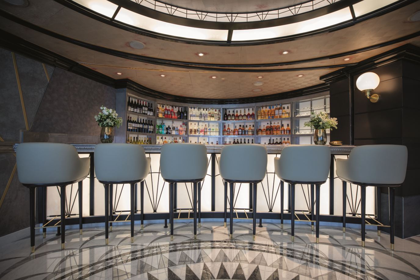 Seven Seas Splendor - Chartreuse Restaurant Bar