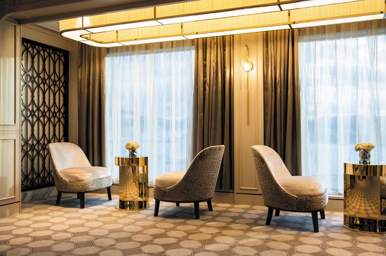 Seven Seas Splendor - Observation Lounge