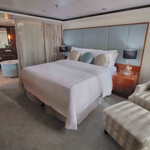 Seven Seas Voyager  - Master Suite