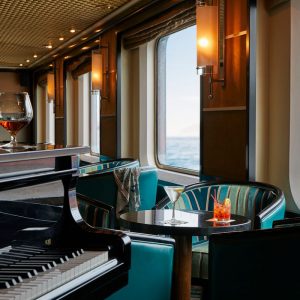 Silversea - Silver Cloud Expedition - La Dolce Vita Bar