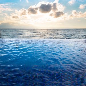 Seven Seas Explorer - Serene Spa - Fitness & Wellness - Infinity Pool am Heck