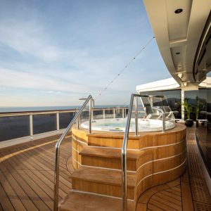Seven Seas Splendor - Outdoor Jacuzzi Regent Suite