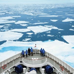 Hanseatic - aussen 09 Eis am Bug