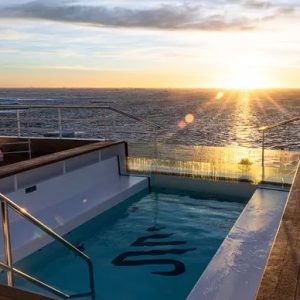 Minerva & Vega aussen - Heck mit Pool