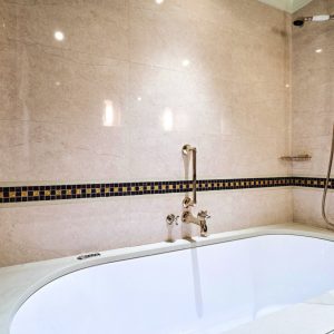 SeaCloudSpirit_JuniorSuitewithBalcony_Cabin_No309_CatB_006-min-1680x1120