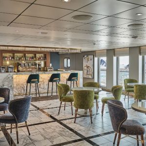 Silver Endeavor innen Arts Cafe