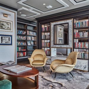 Silver Endeavor innen Bibliothek