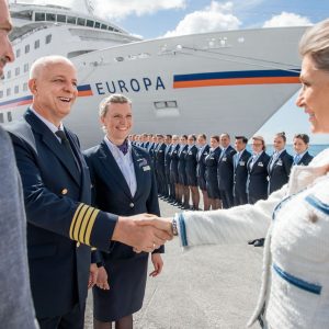 ms Europa - Begrüßung auf der Pier